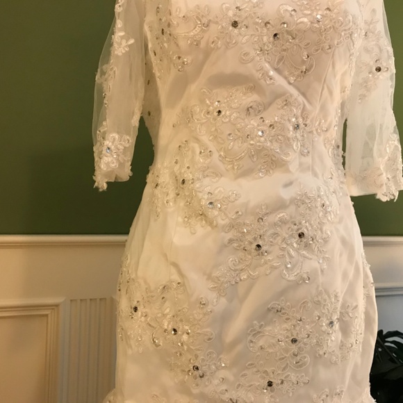 Wedding gown - Picture 4 of 16